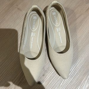 Pointed-Toe Water Repellent Ballet Flats (Aria 5°)